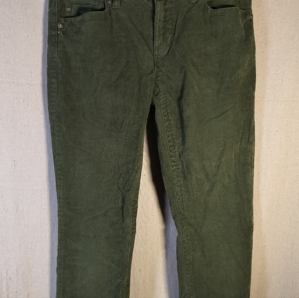 Woman's green corduroy Aeropostale stretch size 3 / 4 pants in excellent shape. - Picture 3 of 9